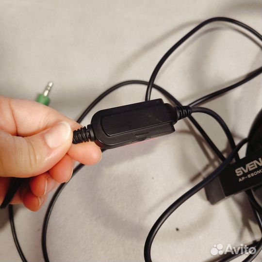 Проводные наушники