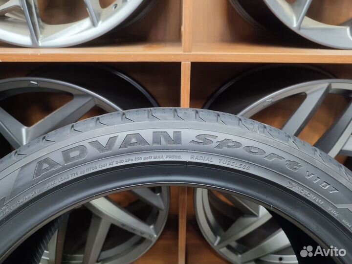 Yokohama Advan Sport V107 245/40 R20 и 275/35 R20 102Y