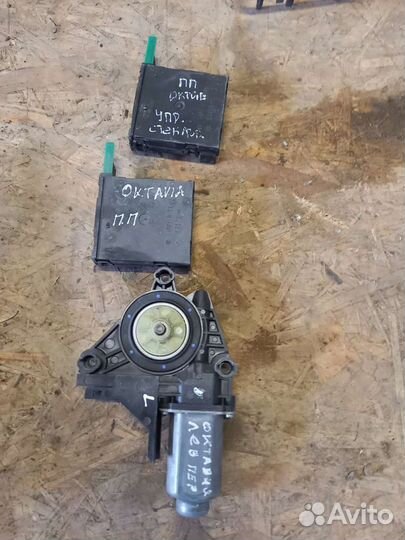 Мотор стеклоподъемника Шкода Октавия а5 2012