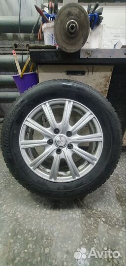 Bridgestone Blizzak VRX2 215/60 R16