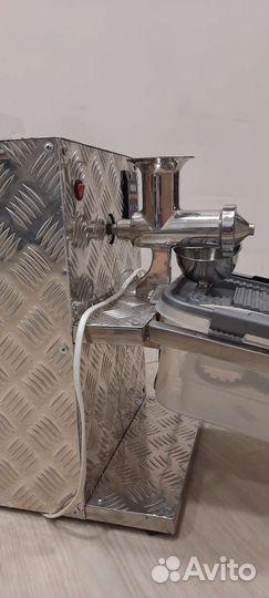 Соковыжималка шнековая