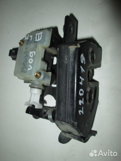 Замок багажника нижний левый