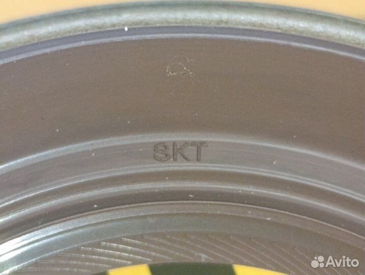 Сальник хвостовика редуктора моста Ford Transit