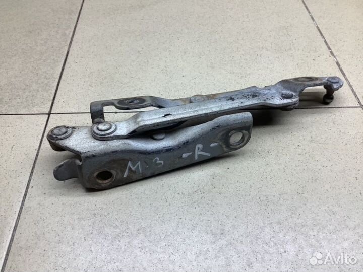 Петля крышки багажника правая Mazda 3 BK