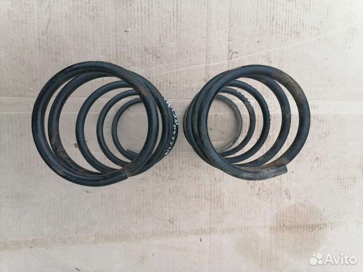 Пружины передние Ниссан Микро k12 оригинал