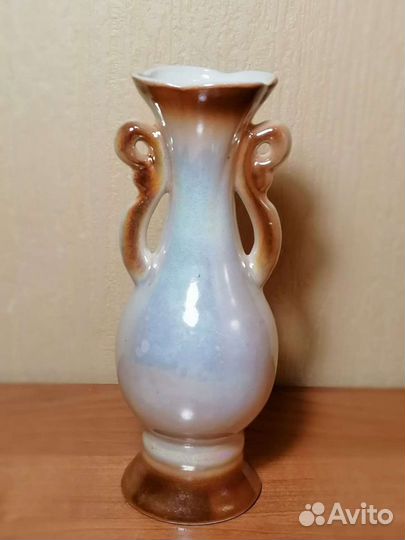 Ваза с лепниной цветы