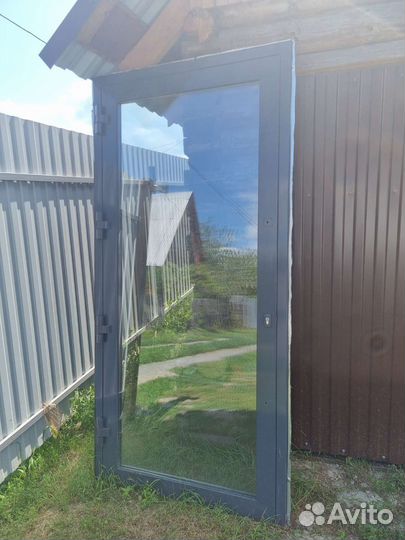 Дверь входная алюминиевая