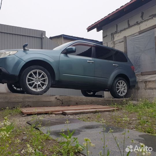 Subaru Forester 2.0 AT, 2011, 212 000 км