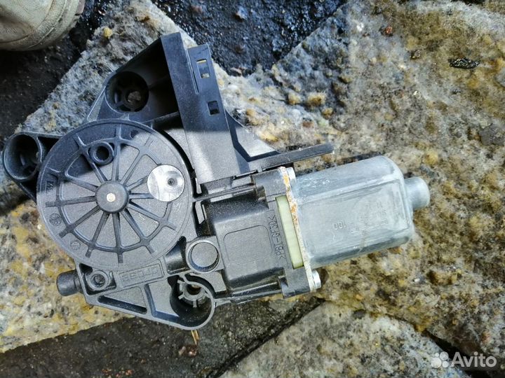 Левый передний стеклоподъемник меган 3 fluence