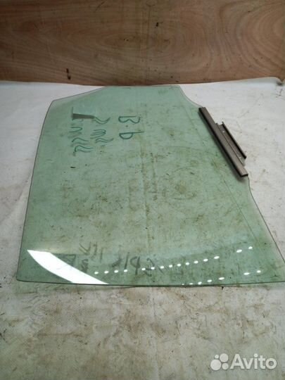 Стекло двери заднее правое Toyota Sprinter AE110