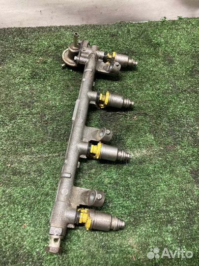 Топливная рейка Toyota Carina седан 1.6 4AFE 1996