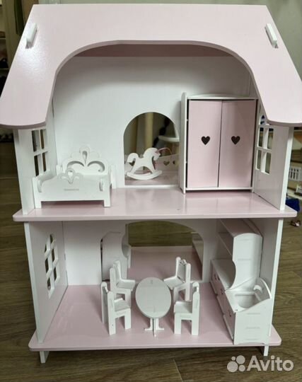 Кукольный домик с мебелью