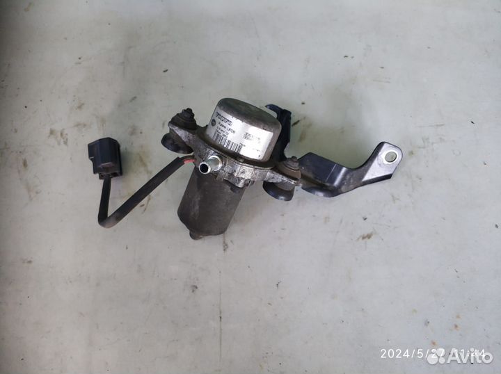 Насос вакуумного усилителя тормозов Volvo XC90 S60