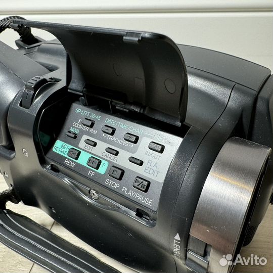 Видеокамера JVC GR-AX48