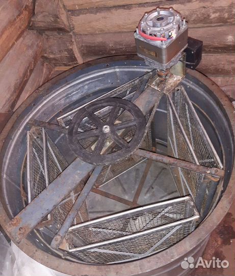 Медогонка 4 рамочная электрическая бу