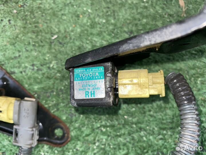 Датчик AIR BAG Toyota Corolla ZZE121 Цена за пару