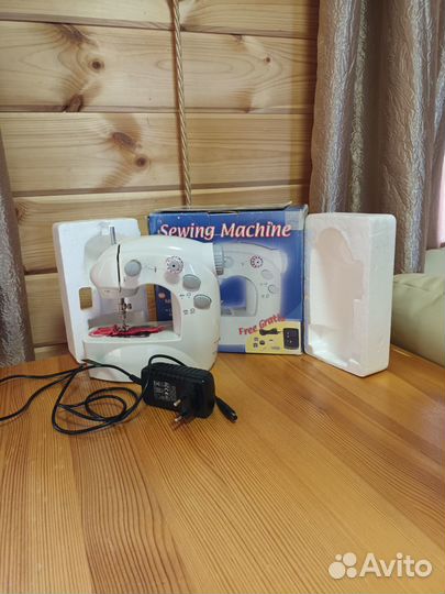 Мини швейная машинка