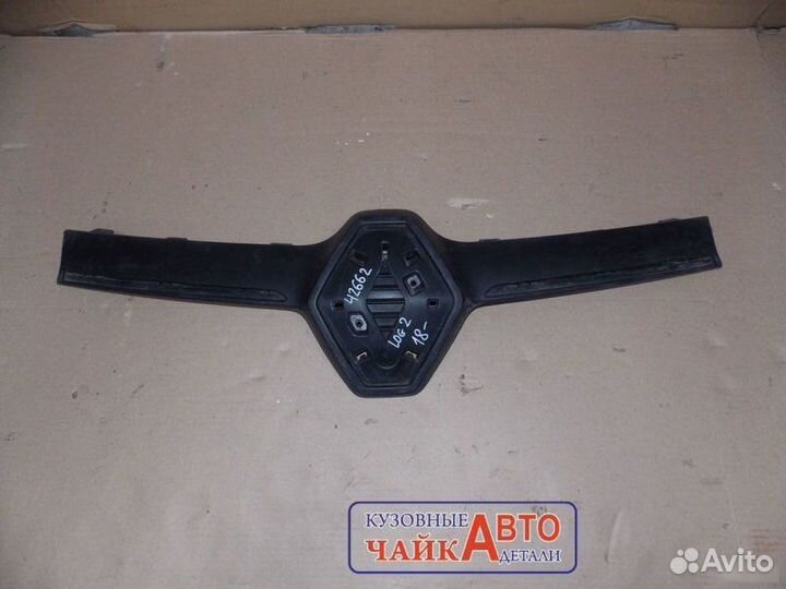 Решетка радиатора Renault Logan 2 2018