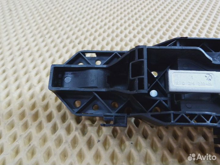 Ручка двери передней наружная правая Renault Megane III 2009-2016 (806060041R 806B02596R)