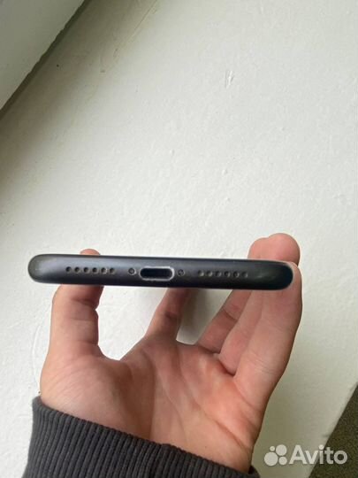 Телефон iPhone 11
