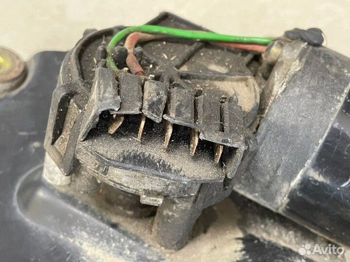 Мотор стеклоочистителя передний Mitsubishi Carisma