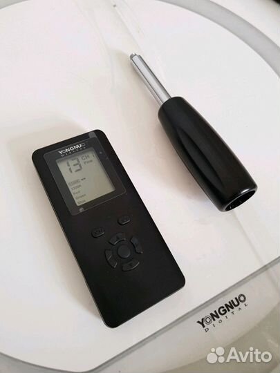 Кольцевой светодиодный осветитель Yongnuo YN-308 L