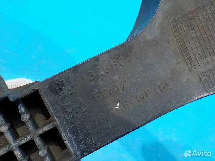 Усилитель переднего бампера нижний opel Astra J GT