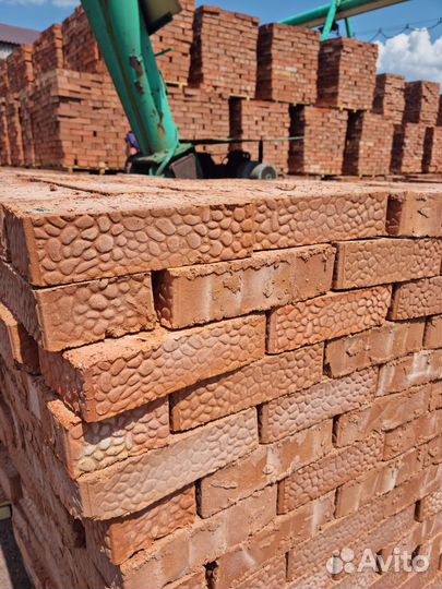 Кирпич цокольный красный М125