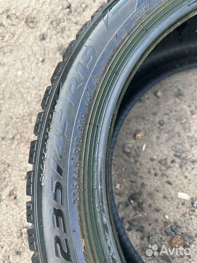 Pirelli Ice Zero 235/45 R19 99H