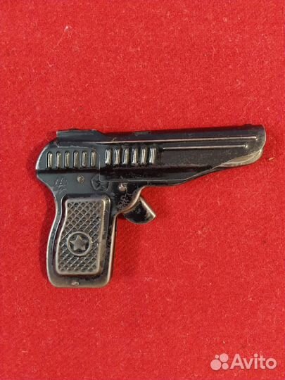 Игрушечный металлический пистолет