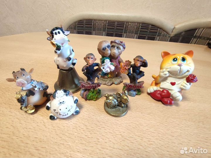 Фигурки сувенирные