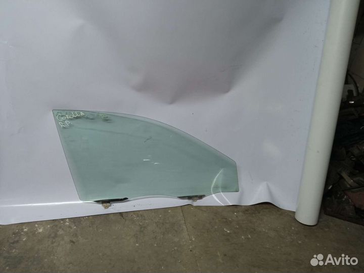 Toyota Corolla стекло правое переднее