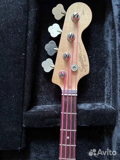 Бас гитара squier
