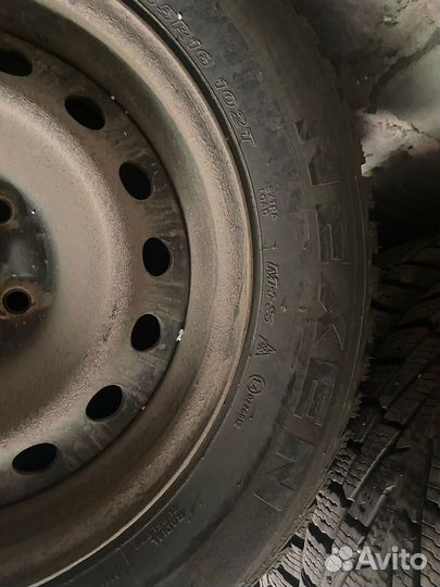 Nexen Winguard WinSpike WH62 215/65 R16 и 215/65 R16 102T