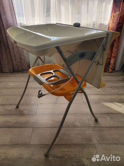 Ванночка для купания с пеленальным столиком
