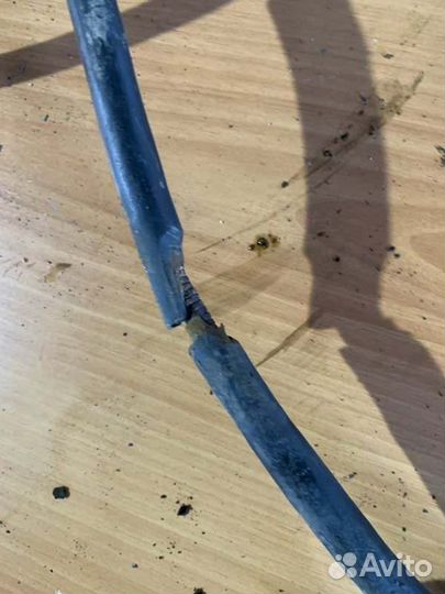 Трос стояночного тормоза задний правый Peugeot 208