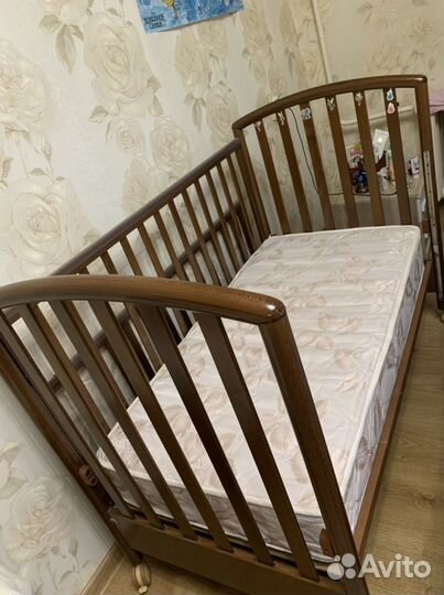 Детская кроватка