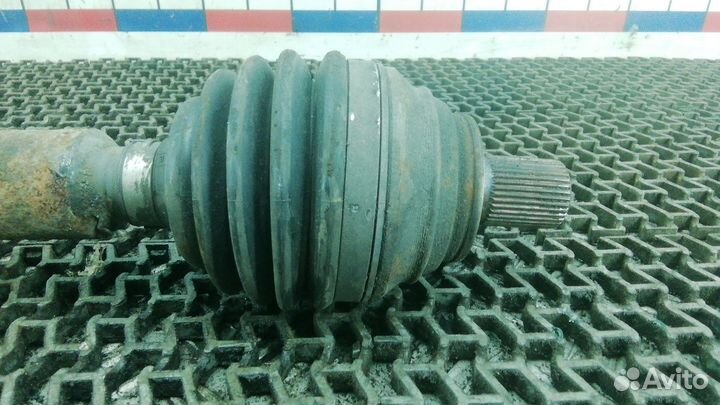 Полуось передняя правая (приводной вал, шрус)