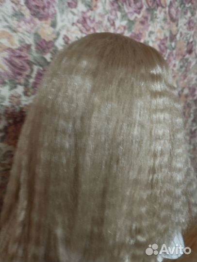 Большая фарфоровая кукла