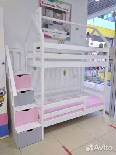 Двухъярусная кровать-домик