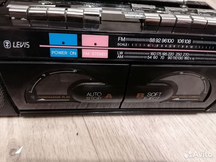 Кассетный магнитофон Levis