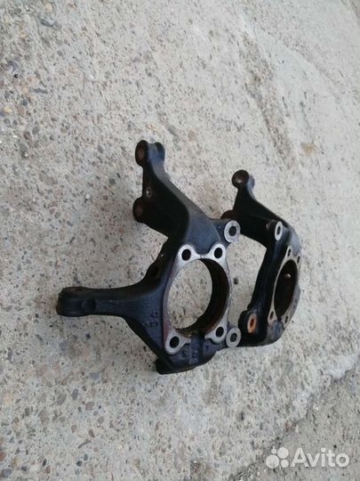 Кулак поворотный передний Corolla E180 Auris E18