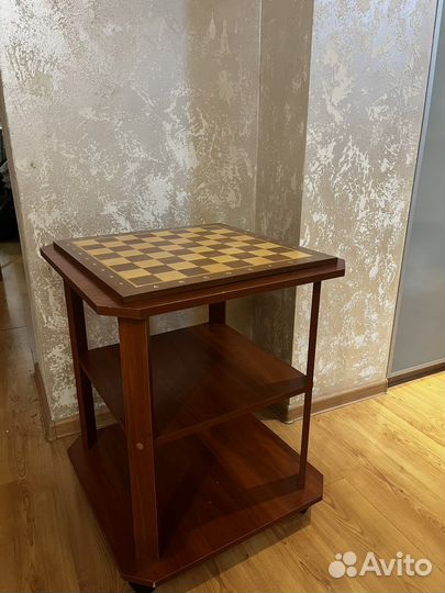 Стол для игры в шахматы