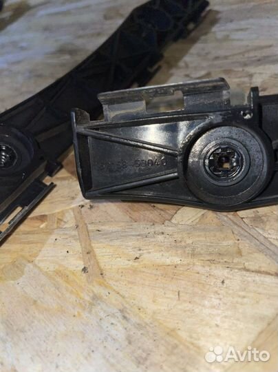 Кронштейн бампера задний Lexus IS250