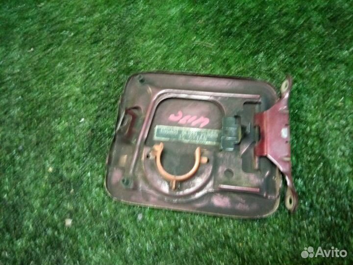 Лючек бензобака Toyota Ipsum SXM10 3SFE 1996-2001