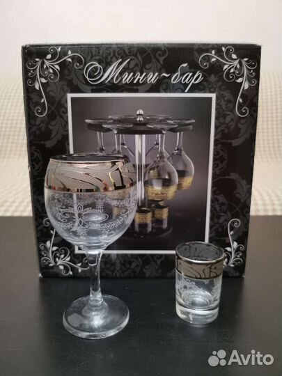Набор бокалов для вина и рюмок