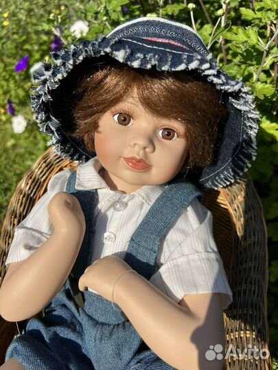 Фарфоровая кукла