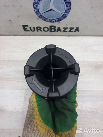 Кронштейн запаски Mercedes W204