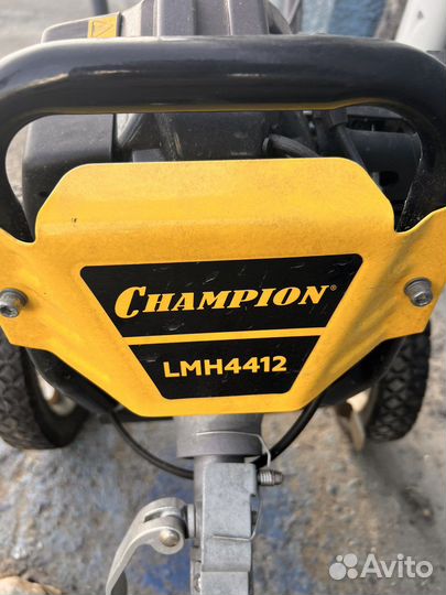 Бензиновая газонокосилка champion LMH4412