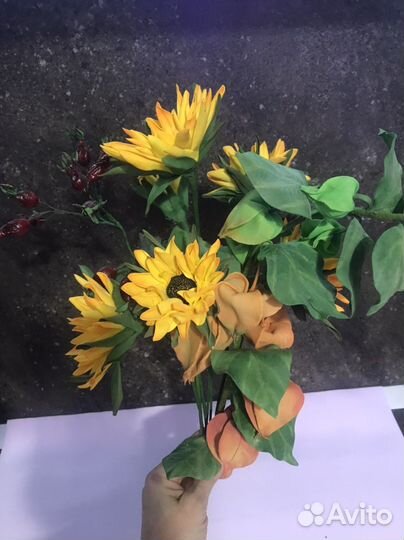 Декоративные подсолнушки/физалис/шиповник букет